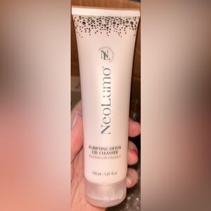 NeoLumo Purifying Detox Gel Cleanser.  150ml